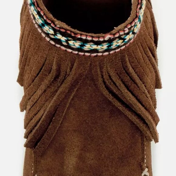 NEW MINNETONKA SUEDE BOOTIES FRINGE DETAIL WOMENS SIZES - Picture 4 of 4